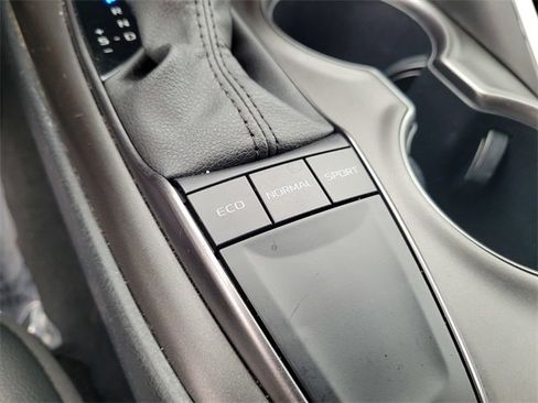 Used 2024 Toyota Camry SE image 21