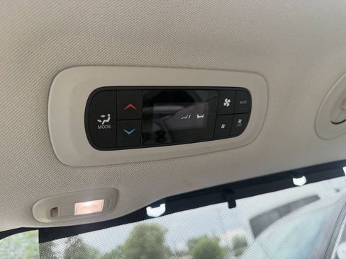 Used 2017 Chrysler Pacifica Limited FWD image 24