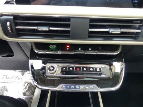 Used 2025 Lincoln Corsair Reserve w/ Equipment Group 202A FWD image 32