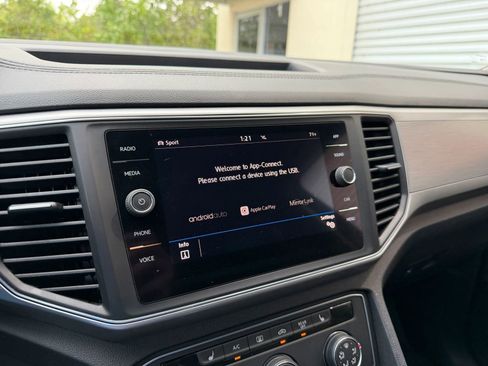Used 2018 Volkswagen Atlas SE AWD/4WD image 19