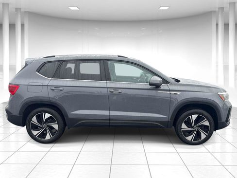 Certified 2023 Volkswagen Taos SE w/ Panoramic Sunroof Package AWD/4WD image 2
