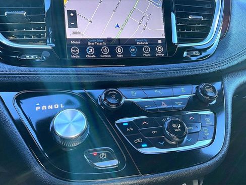 Certified 2020 Chrysler Pacifica Limited image 33