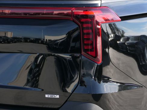 Used 2025 Kia Carnival SX Prestige image 4