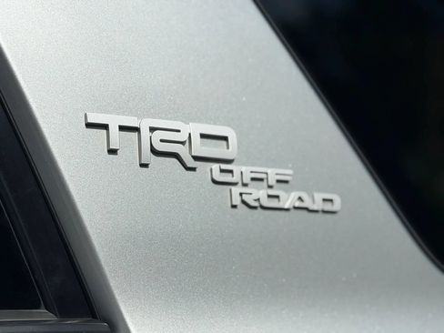 Used 2018 Toyota 4Runner TRD Off-Road AWD/4WD image 11