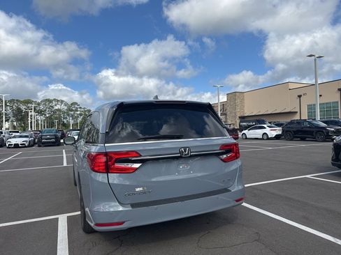 Used 2023 Honda Odyssey Elite image 3