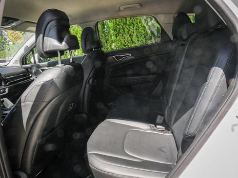 Used 2023 Kia Sportage EX AWD/4WD image 30