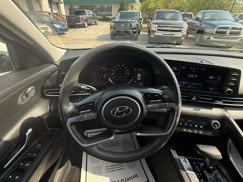 Used 2021 Hyundai Elantra SEL FWD image 18