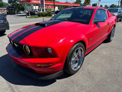 Used 2006 Ford Mustang GT Premium RWD image 3