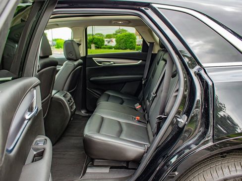 Used 2017 Cadillac XT5 Luxury w/ Driver Awareness Package AWD/4WD image 15