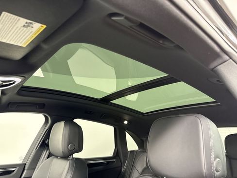 Certified 2025 Porsche Macan AWD/4WD image 41