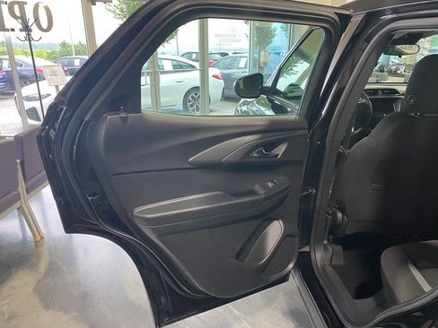 Used 2023 Chevrolet TrailBlazer LS FWD image 13
