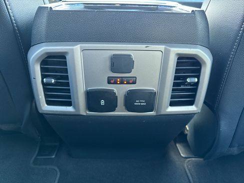 Used 2022 Ford F250 Lariat w/ Lariat Ultimate Package AWD/4WD image 21