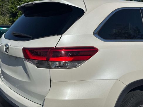 Used 2018 Toyota Highlander LE FWD image 12