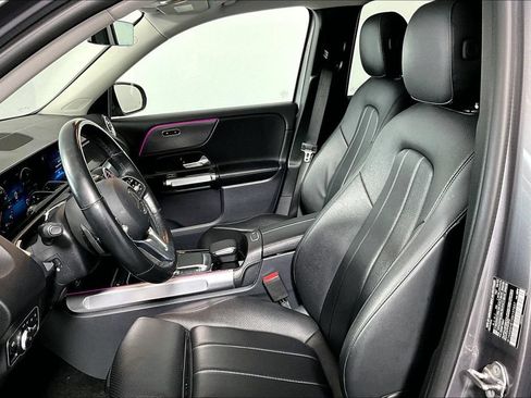 Used 2022 Mercedes-Benz GLB 250 4MATIC w/ Premium Package Lite image 13