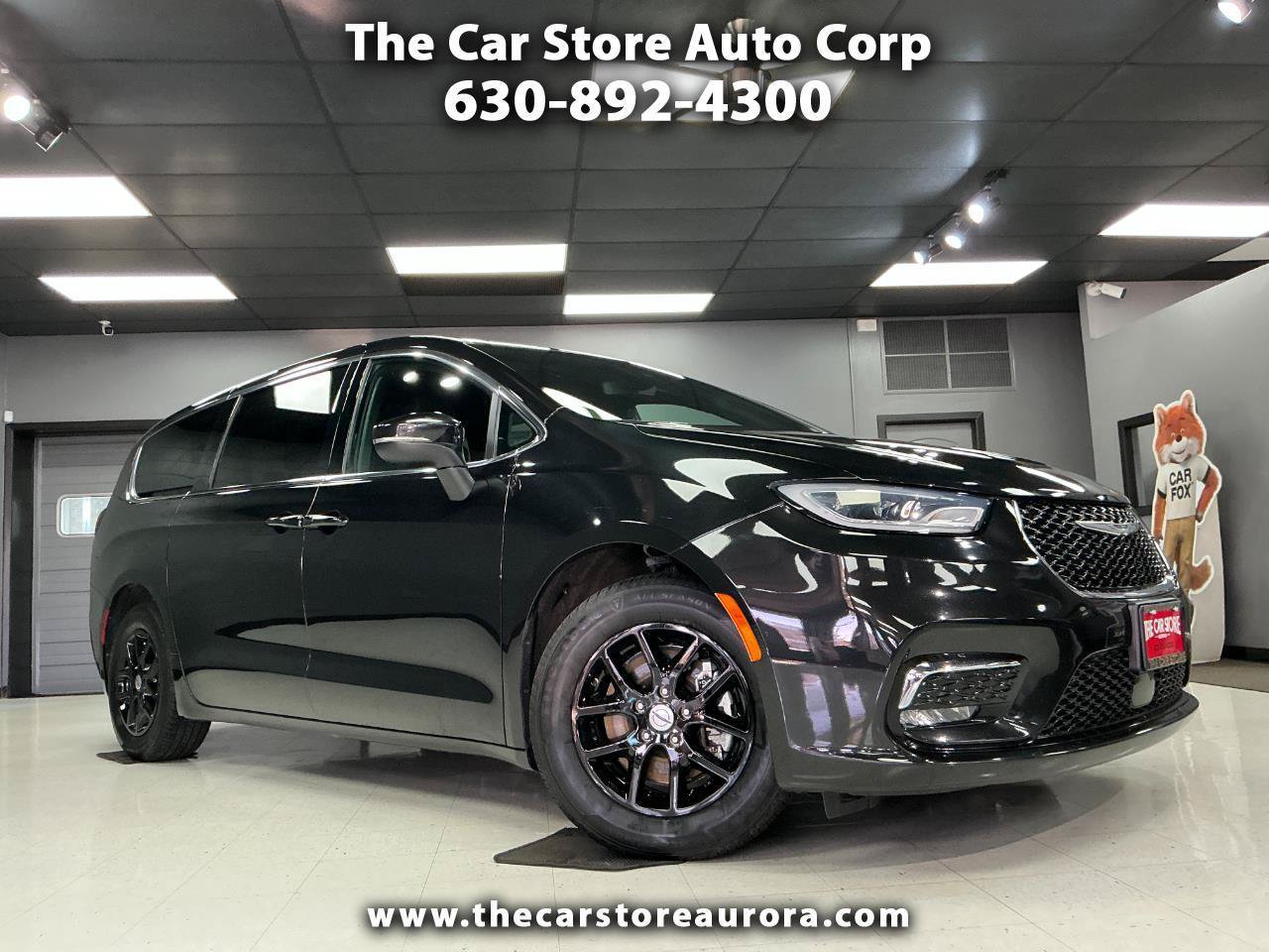 Used 2023 Chrysler Pacifica Touring FWD image 1