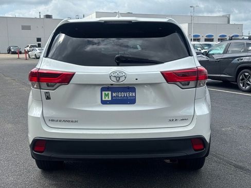 Used 2019 Toyota Highlander XLE AWD/4WD image 8