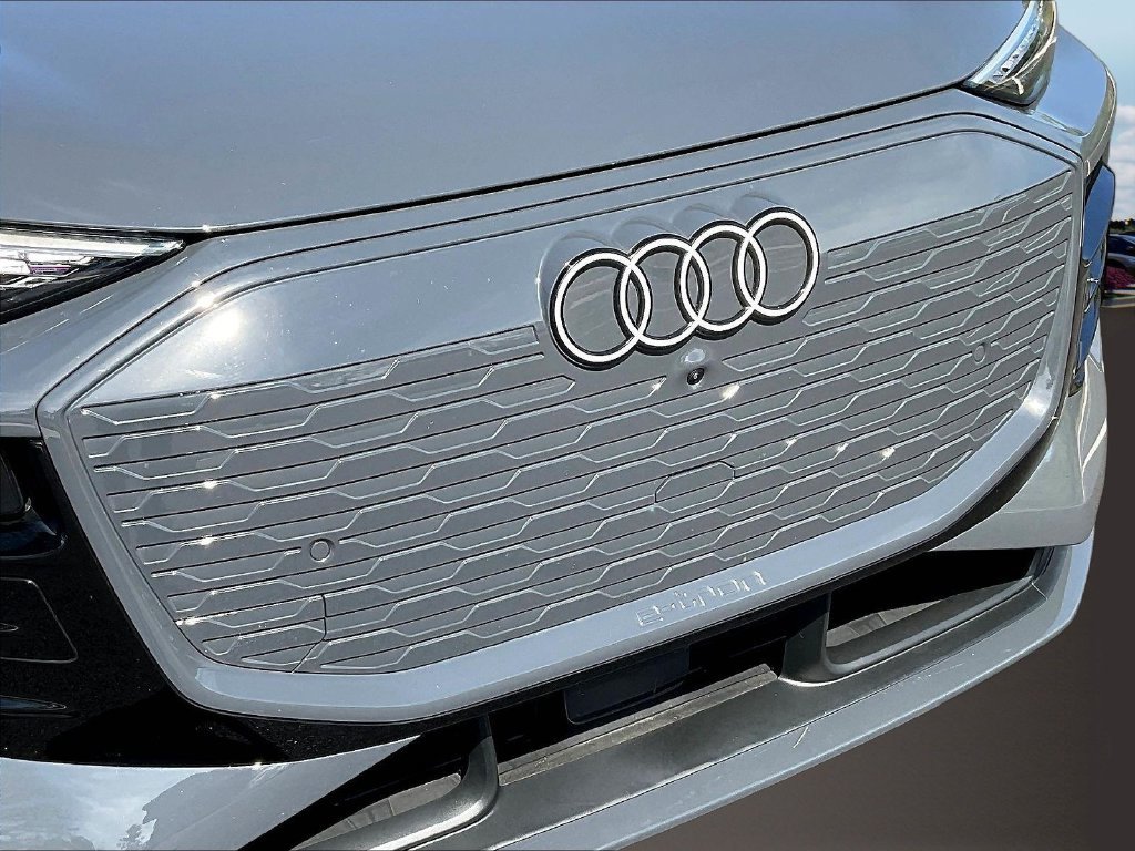 Used 2025 Audi Q6 e-tron Premium Plus w/ Premium Plus AWD/4WD image 34