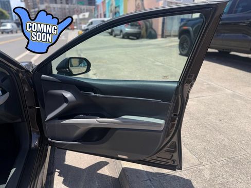 Used 2018 Toyota Camry LE FWD image 12