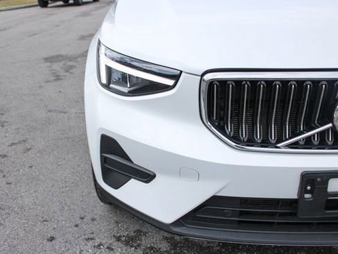 Used 2025 Volvo XC40 B5 Core image 40
