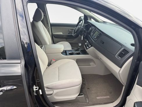 Used 2019 Kia Sedona LX FWD image 25