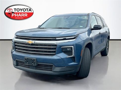 Used 2024 Chevrolet Traverse LT image 1