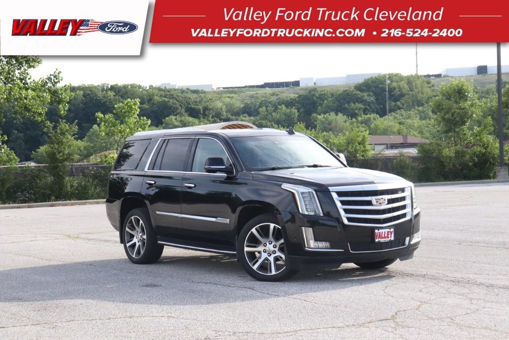 Used 2017 Cadillac Escalade Luxury AWD/4WD image 1