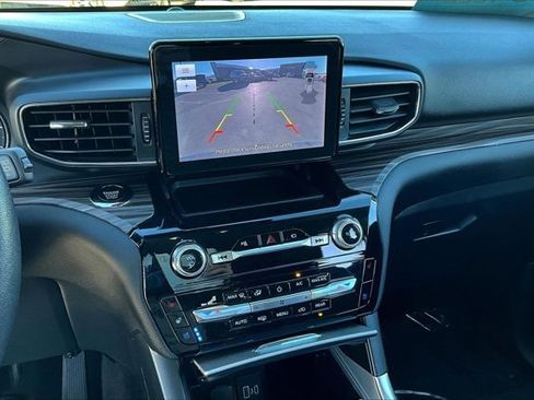 Used 2023 Ford Explorer Limited image 14