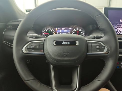 Certified 2025 Jeep Compass Latitude w/ Altitude Special Edition AWD/4WD image 25