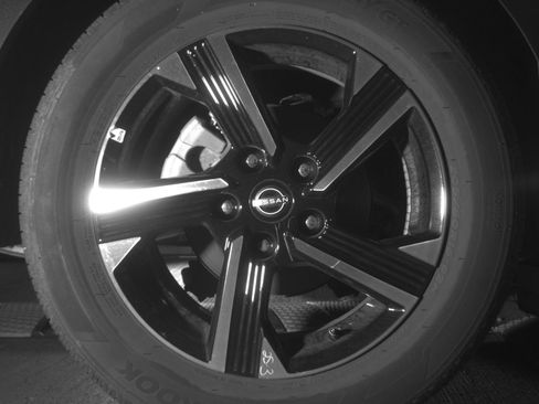Used 2025 Nissan Sentra SV FWD image 15
