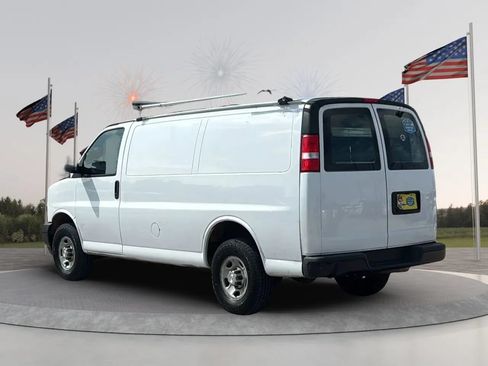 Used 2021 Chevrolet Express 3500 w/ Driver Convenience Package RWD image 5