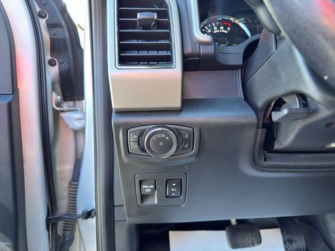 Used 2019 Ford F150 Lariat w/ Trailer Tow Package image 11