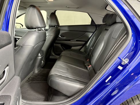 Used 2023 Hyundai Elantra Limited image 15