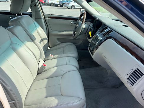 Used 2009 Cadillac DTS w/ Sun And Sound Package FWD image 12