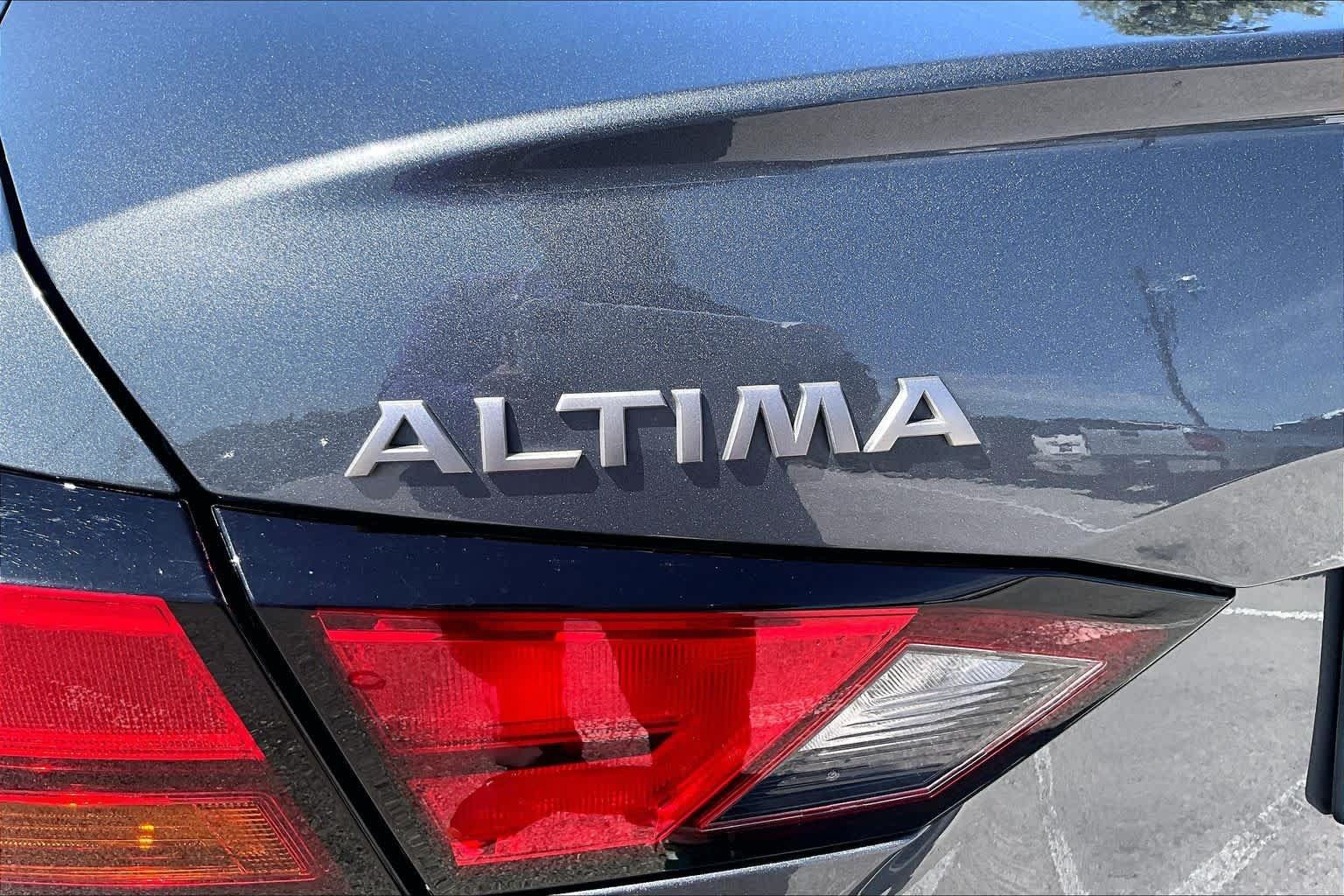 Used 2025 Nissan Altima 2.5 SV FWD image 10