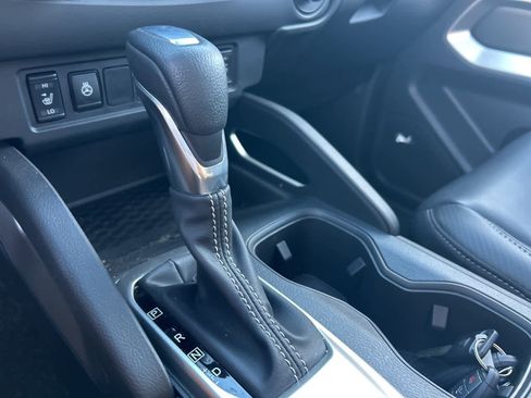 Used 2024 Nissan Frontier SL image 39