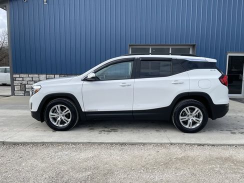 Used 2020 GMC Terrain SLE w/ Driver Convenience Package image 4