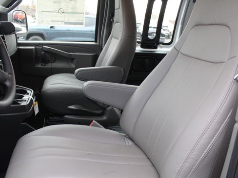 New 2025 Chevrolet Express 2500 image 9