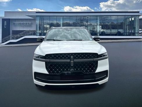 New 2026 Lincoln Navigator L Black Label AWD/4WD image 2