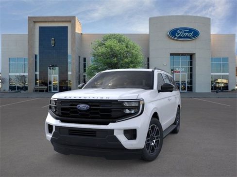 New 2025 Ford Expedition Active image 2