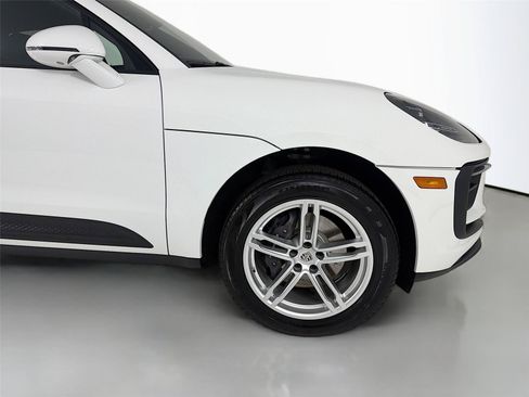 Used 2022 Porsche Macan AWD/4WD image 28