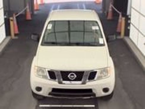 Used 2019 Nissan Frontier SV AWD/4WD image 2