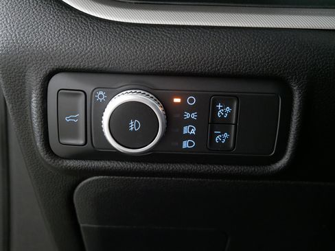 Used 2022 Ford Explorer XLT w/ Equipment Group 202A image 26