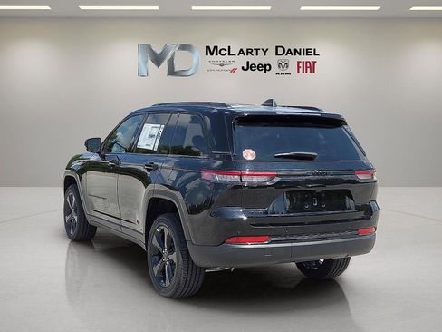 New 2025 Jeep Grand Cherokee Altitude AWD/4WD image 4