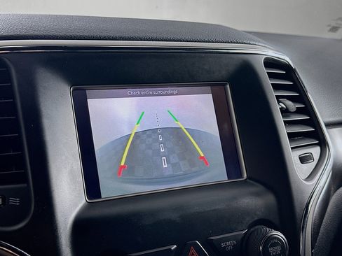 Used 2018 Jeep Grand Cherokee Laredo image 21