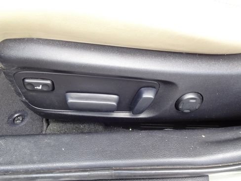Used 2013 Toyota Avalon Limited FWD image 12