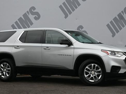 Used 2019 Chevrolet Traverse LS w/ LPO, Blackout Package FWD image 3