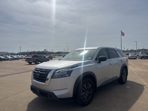 Used 2023 Nissan Pathfinder S image 5