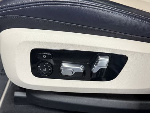 Used 2021 BMW X7 M50i w/ Dynamic Handling Package image 25