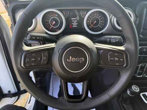 Used 2023 Jeep Gladiator Sport image 16