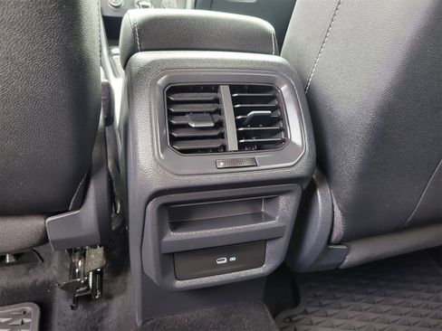 Used 2022 Volkswagen Taos SE image 13